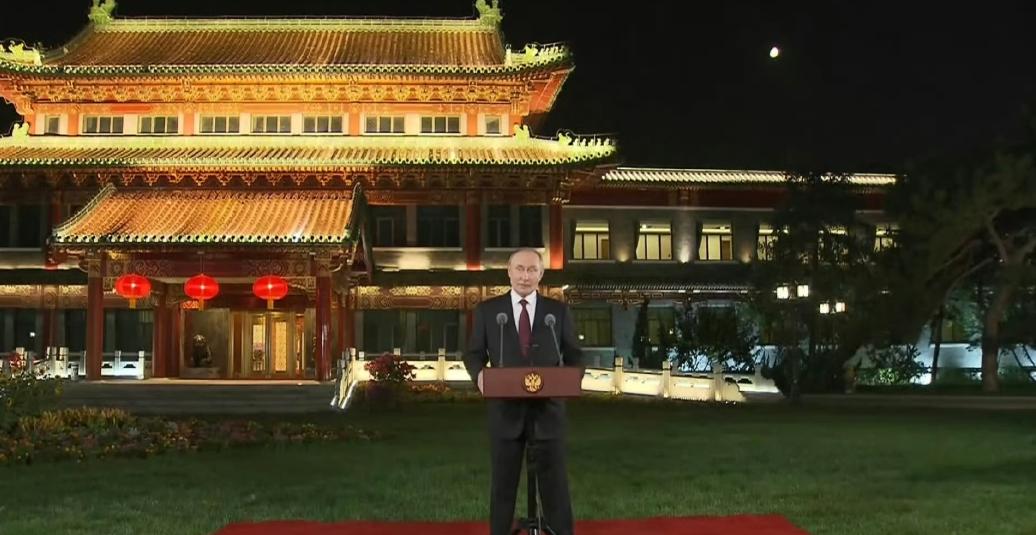 俄总统普京，居然被蚊子叮了！他出席完阅兵招待会后并没有休息，又召开了记者发布会，