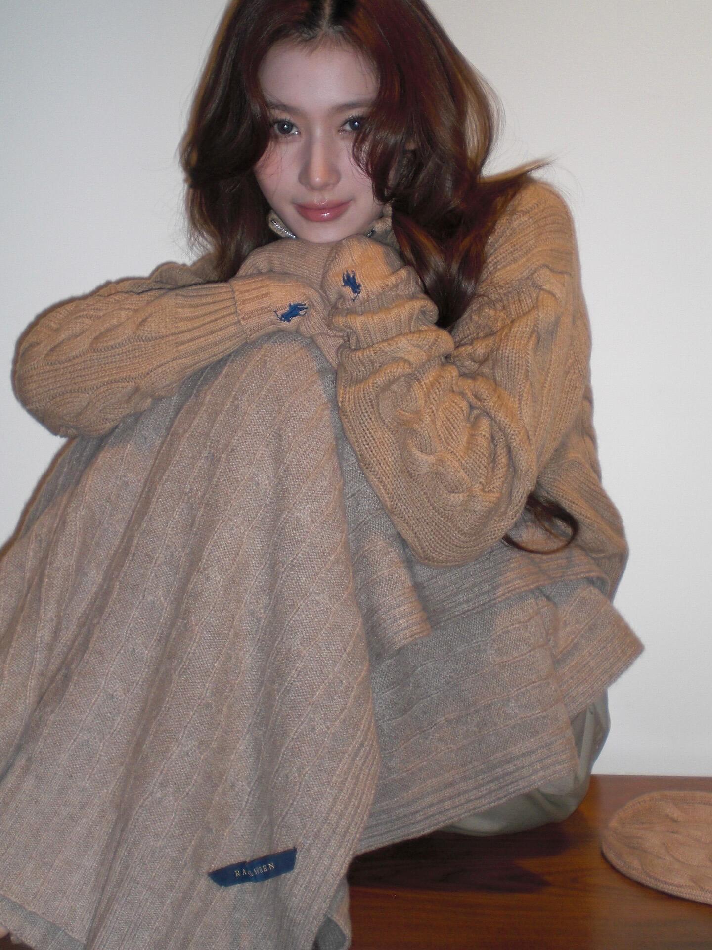 真的很想把这种卷的弧度叫Sana卷刚刚好遮住微凸的颧骨剩下全是优越的五官….