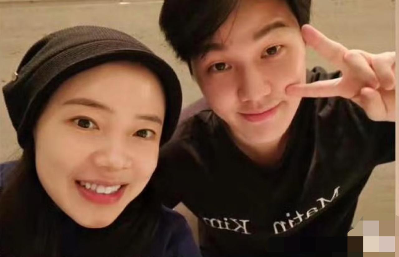 安宰贤赛后去探望在港待产的田志希—还给小花生准备了出生的礼物田志希退役后，就开