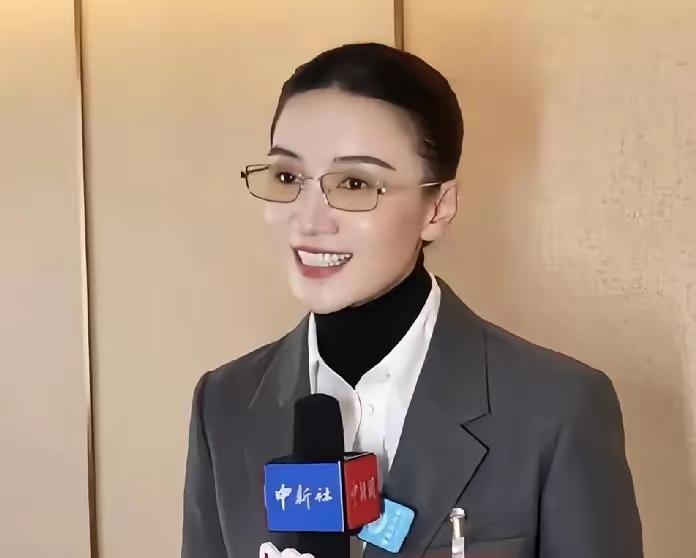 别被“情怀”忽悠了，这是最阴的“洗白”听完宋佳在政协那番脱稿演讲，我确实沉默