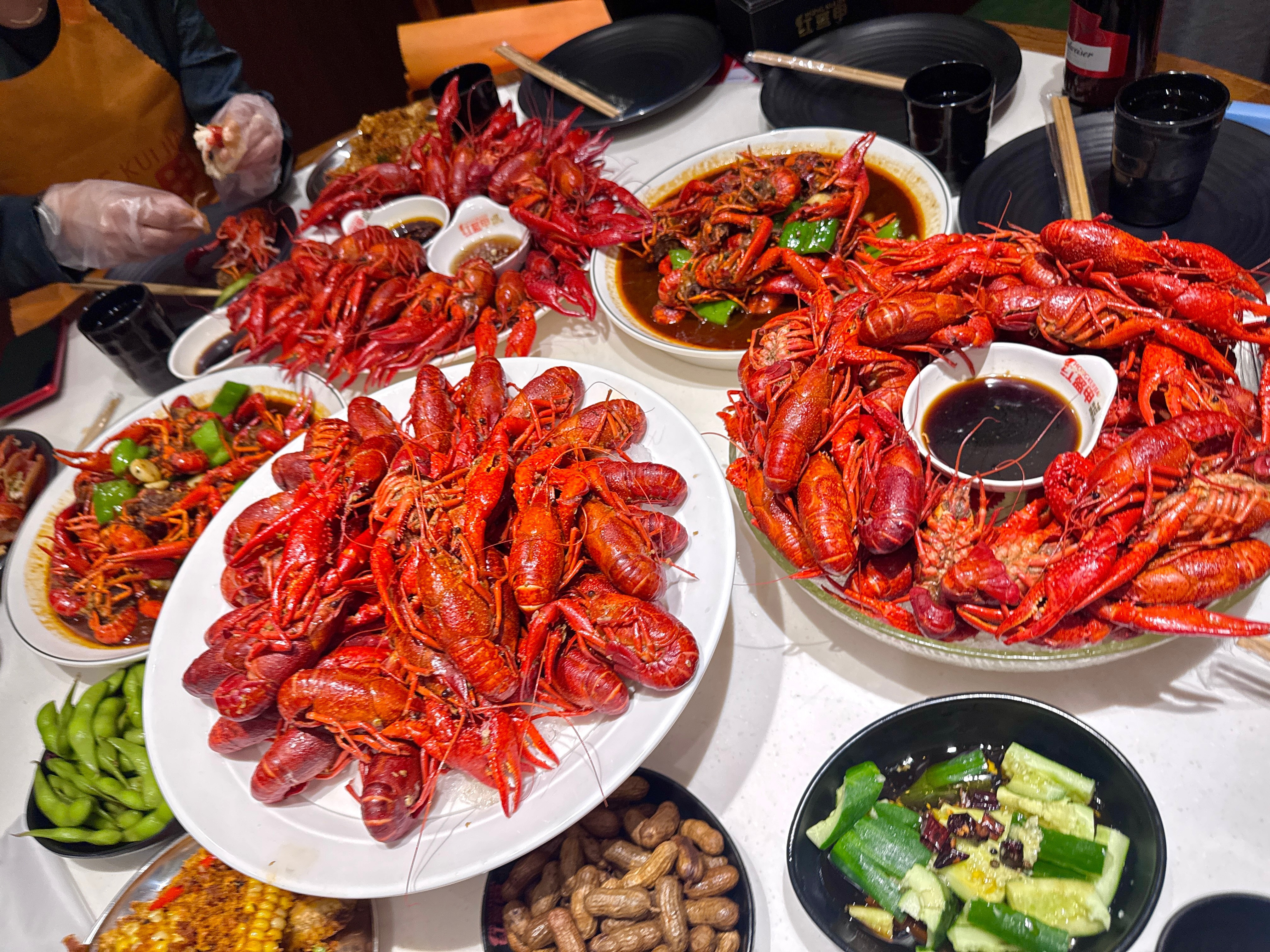 周末快乐友友们夏天是属于小龙虾的[比心][比心][比心]​​