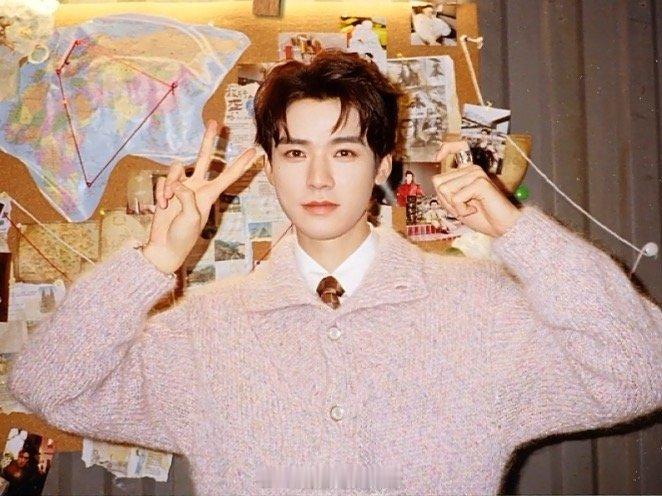 祝龚俊老师生日快乐！！！所有的美好都在路上，愿你不惧山海，自有天地，岁岁活成喜欢