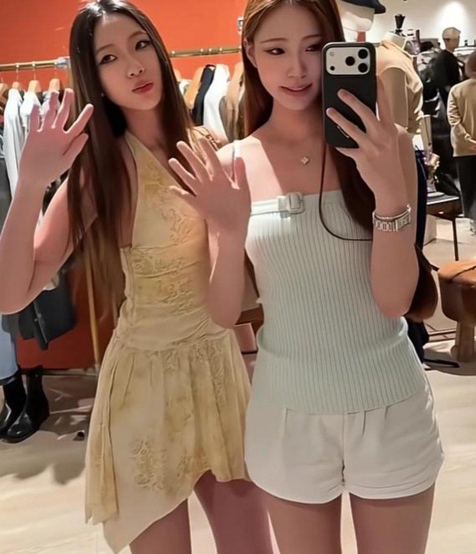 小S现身上海酒吧，丈夫、女儿与S妈一同随行，她全程兴致高涨卖力捧场，一旁的S妈也