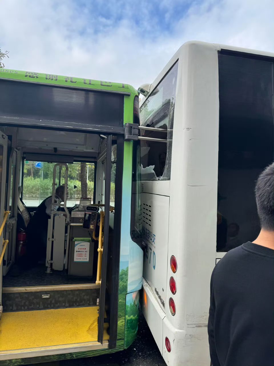 坐公交车🚌尽量选择靠前的位置