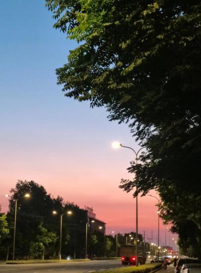 一段醍醐灌顶的话：“工作就是一场戏，因为贫穷才相聚。谁要是太入戏，谁就得一身