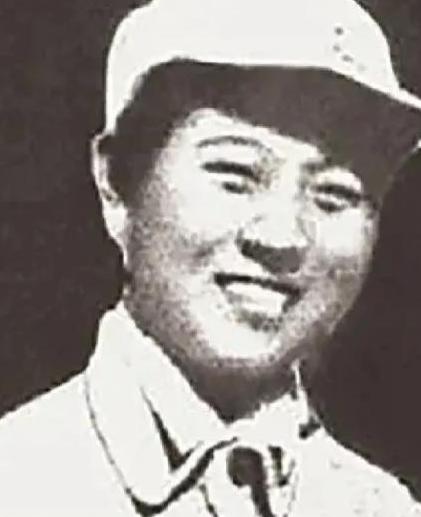 1941年，23岁的女团长被敌人包围了，知道自己在劫难逃后，她躲在棉被中伺机而动