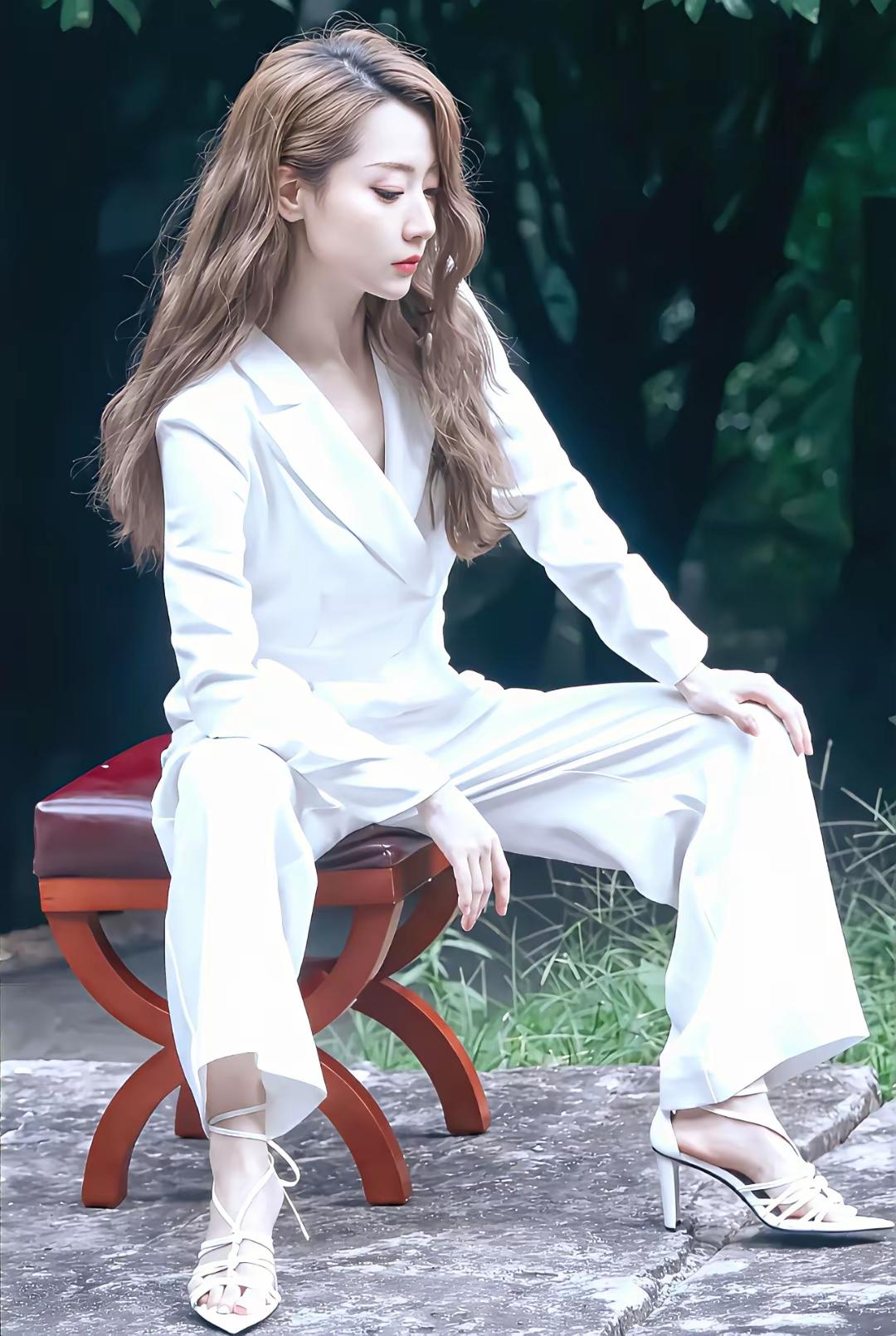 现在的白冰太瘦了