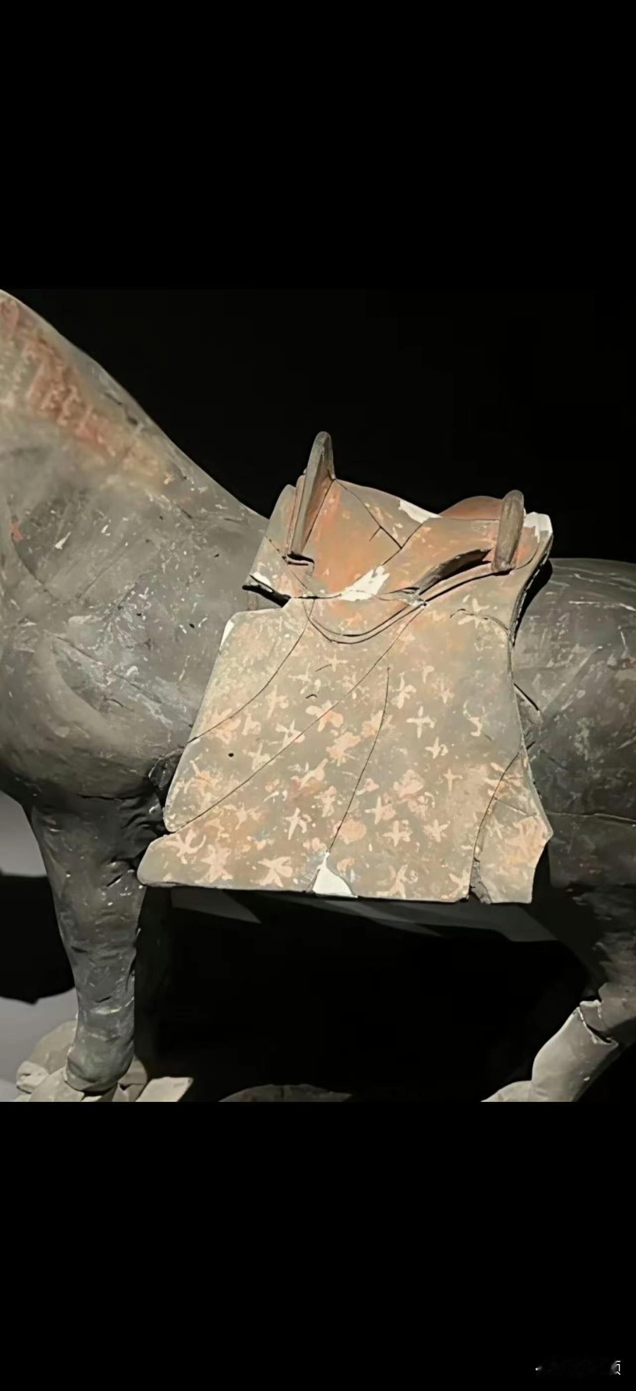 1500年前北魏文物撞款LV！孝文帝超前侵权……山西大同博物馆一件北魏陶马文物身