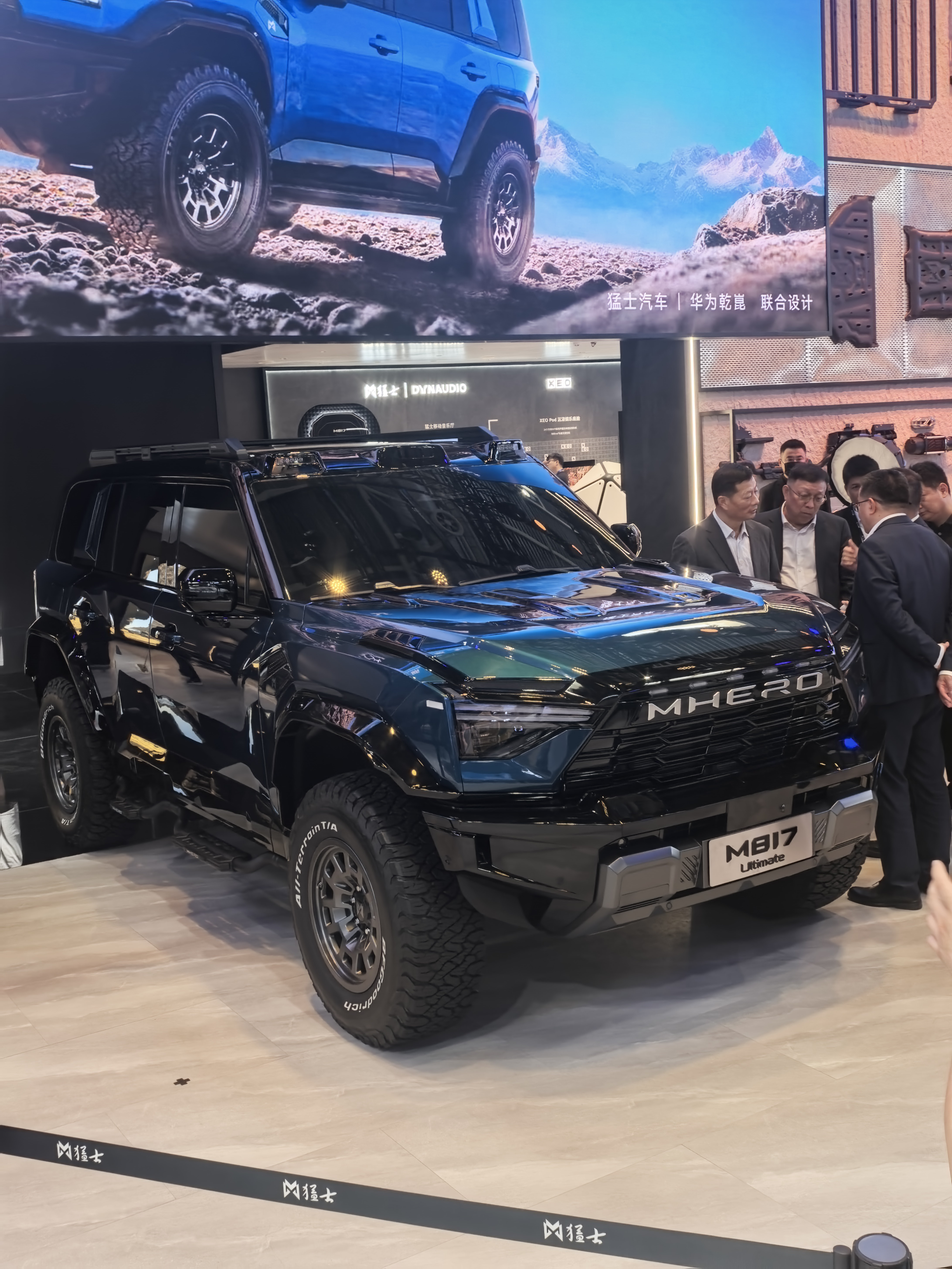 这次猛士的主题挺有野心，叫“智能越野新纪元”。说白了，就是和华为乾崑一起，把最硬