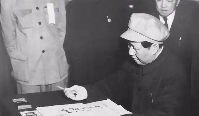 中共党内“四大书家”，在书法上有着很深厚的造诣，其作品口碑载道、广为流传。行内有