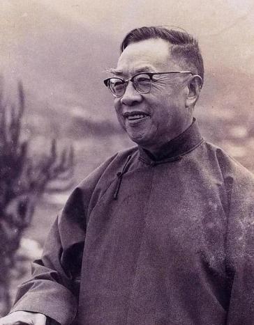 1990年，95岁高龄的他被赶出了自己的家，短短两个月就郁郁而终，至死也没能再看