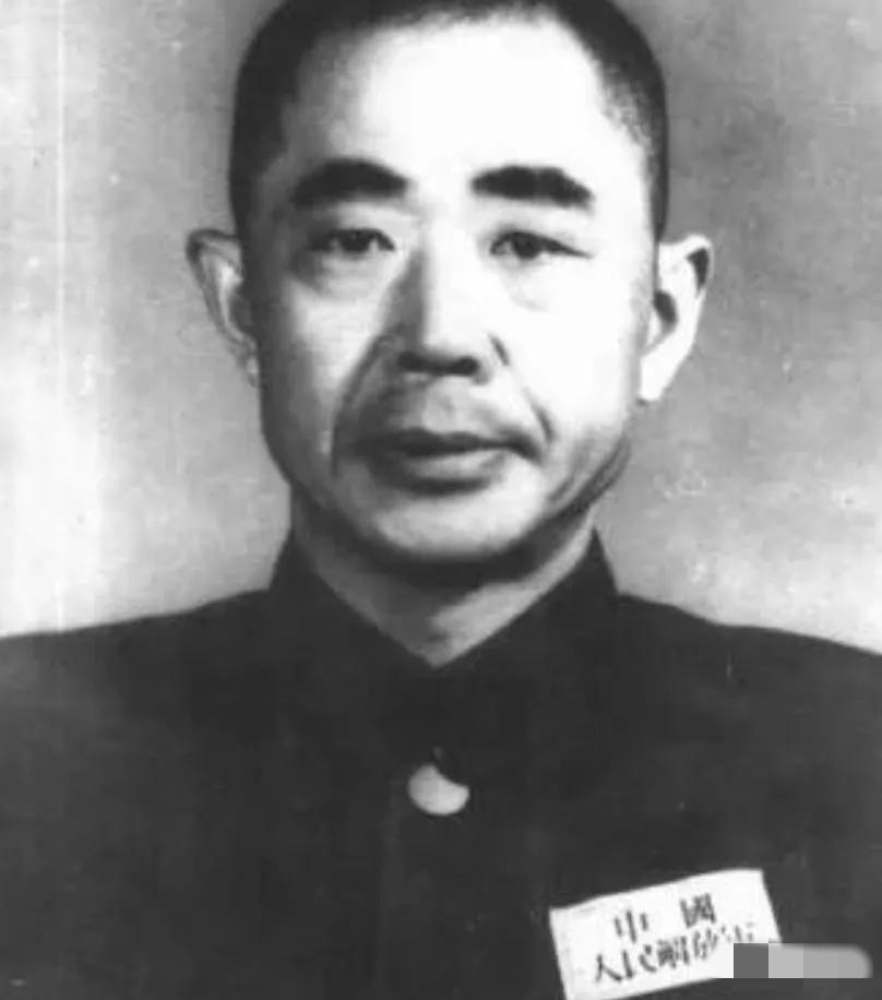 在湖南和平起义前，我党的代表李明灏要求陈明仁军统特务李健钧交给我党处理，但陈明仁