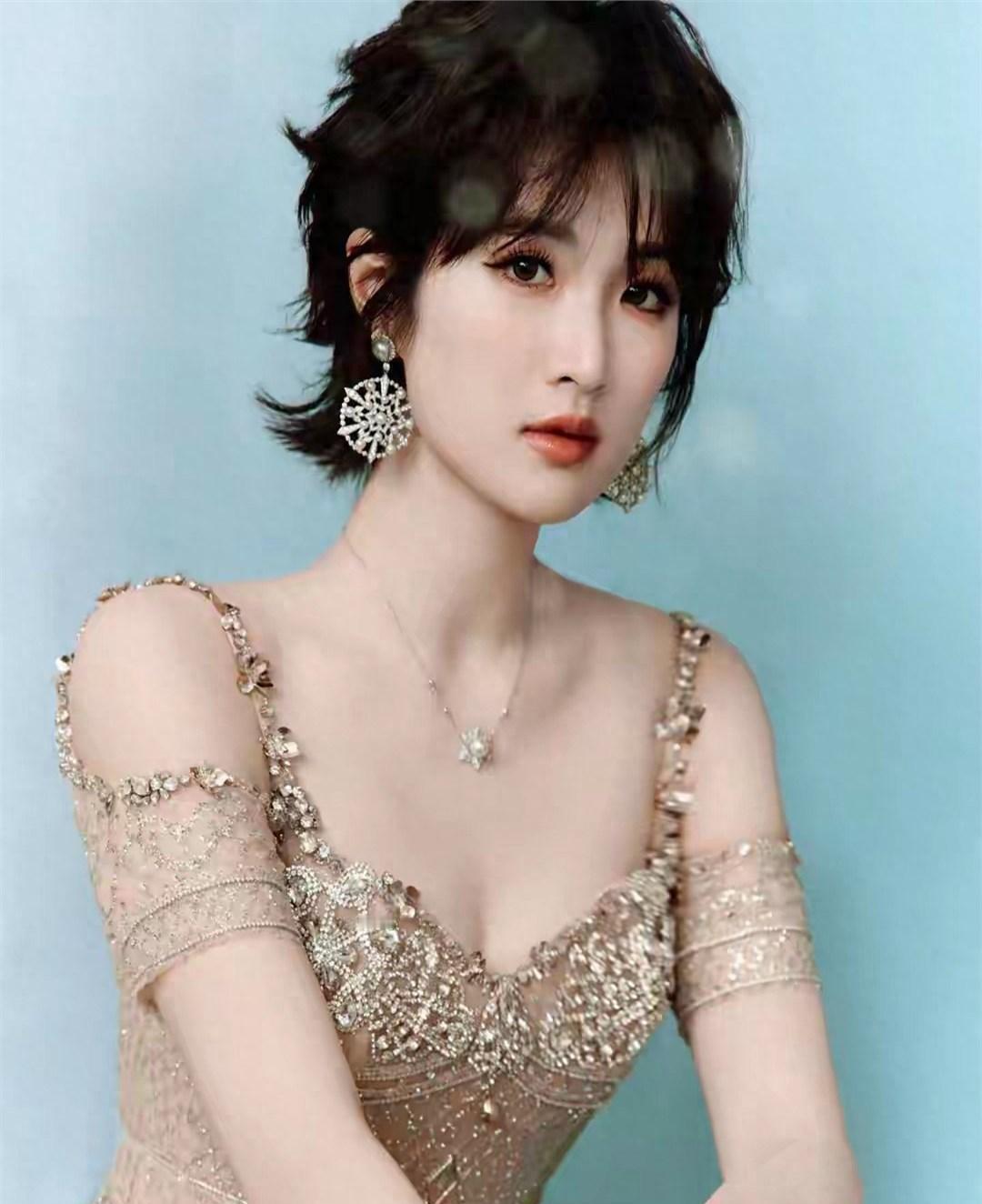 姚安娜为演戏吃中药，你还在嘲笑她刘海？**谁能想到，姚安娜为了演好“药痴”角