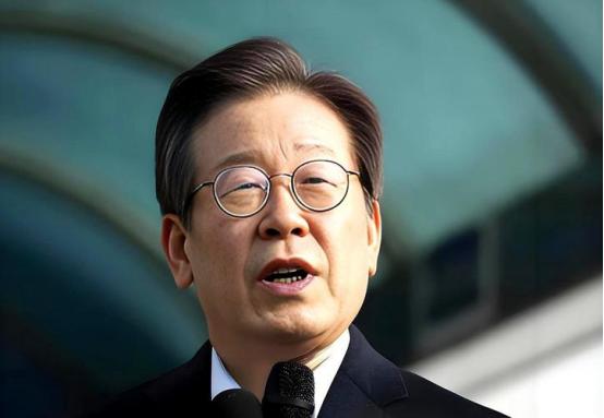 李在明放话：韩军实力世界第五，能力绰绰有余。 8月18日，韩国总统李在明在青