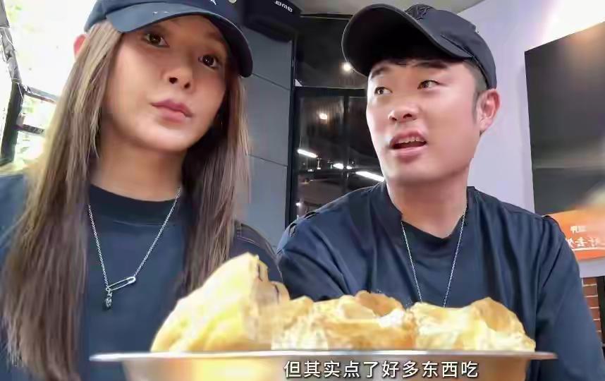 8月21日，陈赫带着妻子张子萱和两个女儿回到福建福州老家。夫妻俩将孩子送到父母家
