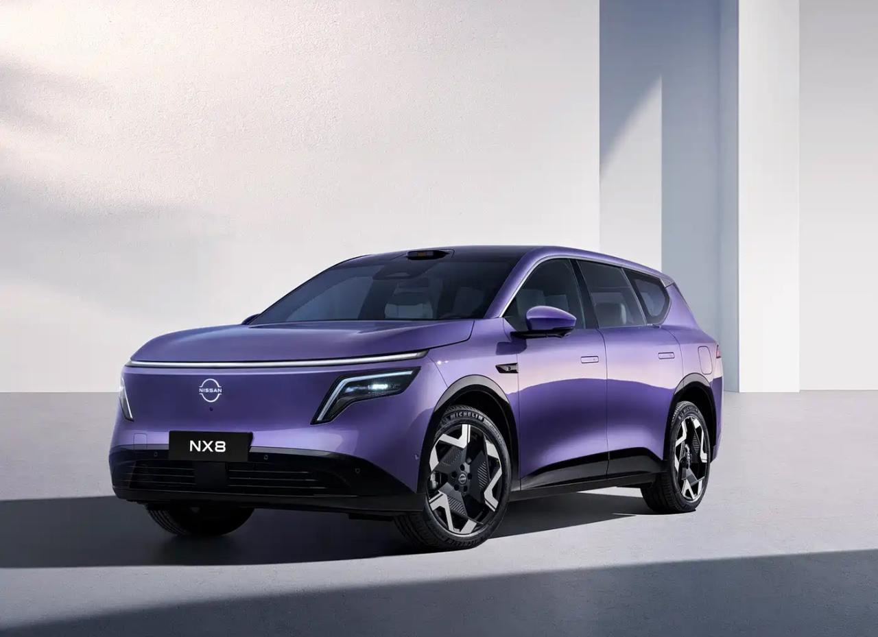 2026款东风日产NX8是天演架构下的中大型5座新能源SUV，提供增程、纯电双动