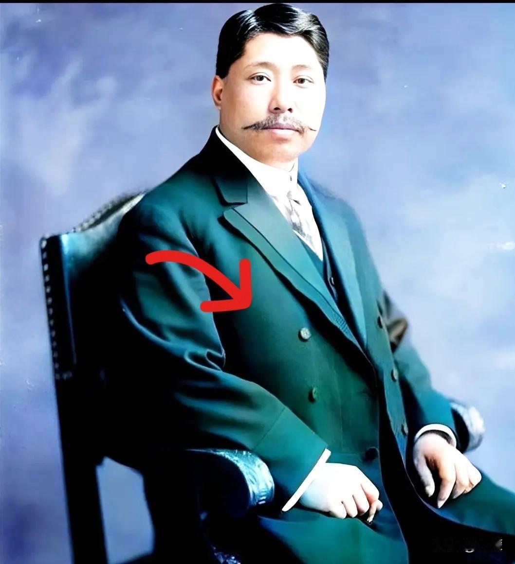 当年的黄兴，是真狠啊！你想想，长沙城一半都是他家的，收租都要跑两天马。结果呢？