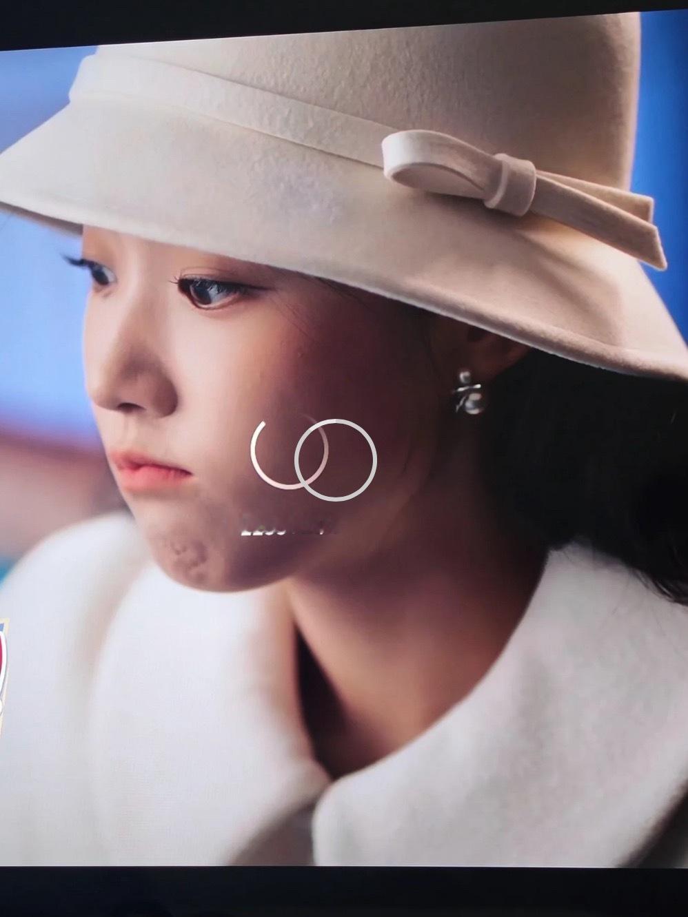 看来世界上没有真正隐形的双眼皮贴连女明星的双眼皮贴都这么明显