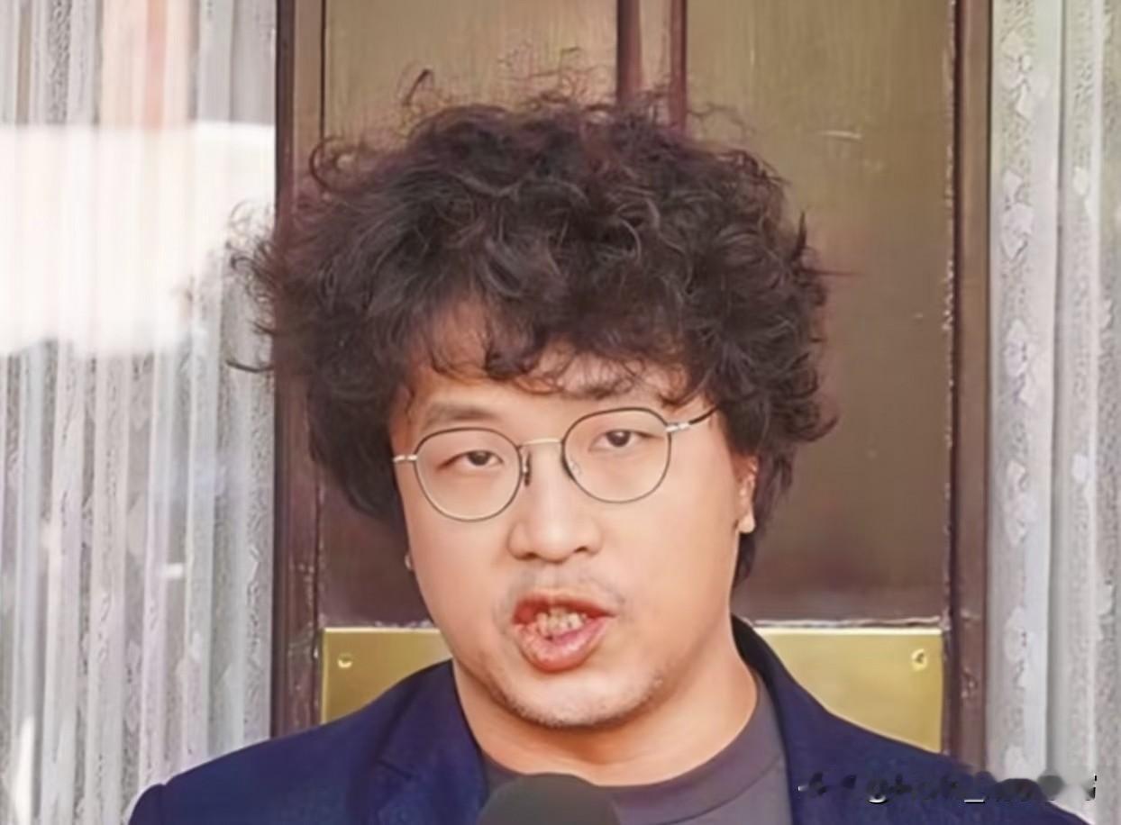 大陆一通缉沈伯洋,他嘴上喊“不怕”,转头就拿通缉当“勋章”炫耀,赖清德还