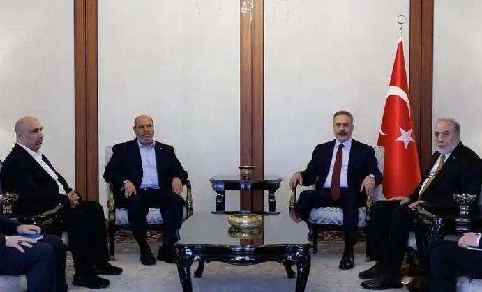 【哈马斯称以色列持续打击加沙阻碍和平计划推进】当地时间24日，土耳其外交部长费