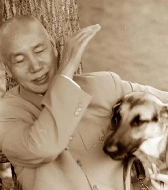 1981年，杜聿明重病，郭汝瑰前去探望："你明知我是共产党，为什么不揭发我呢？"