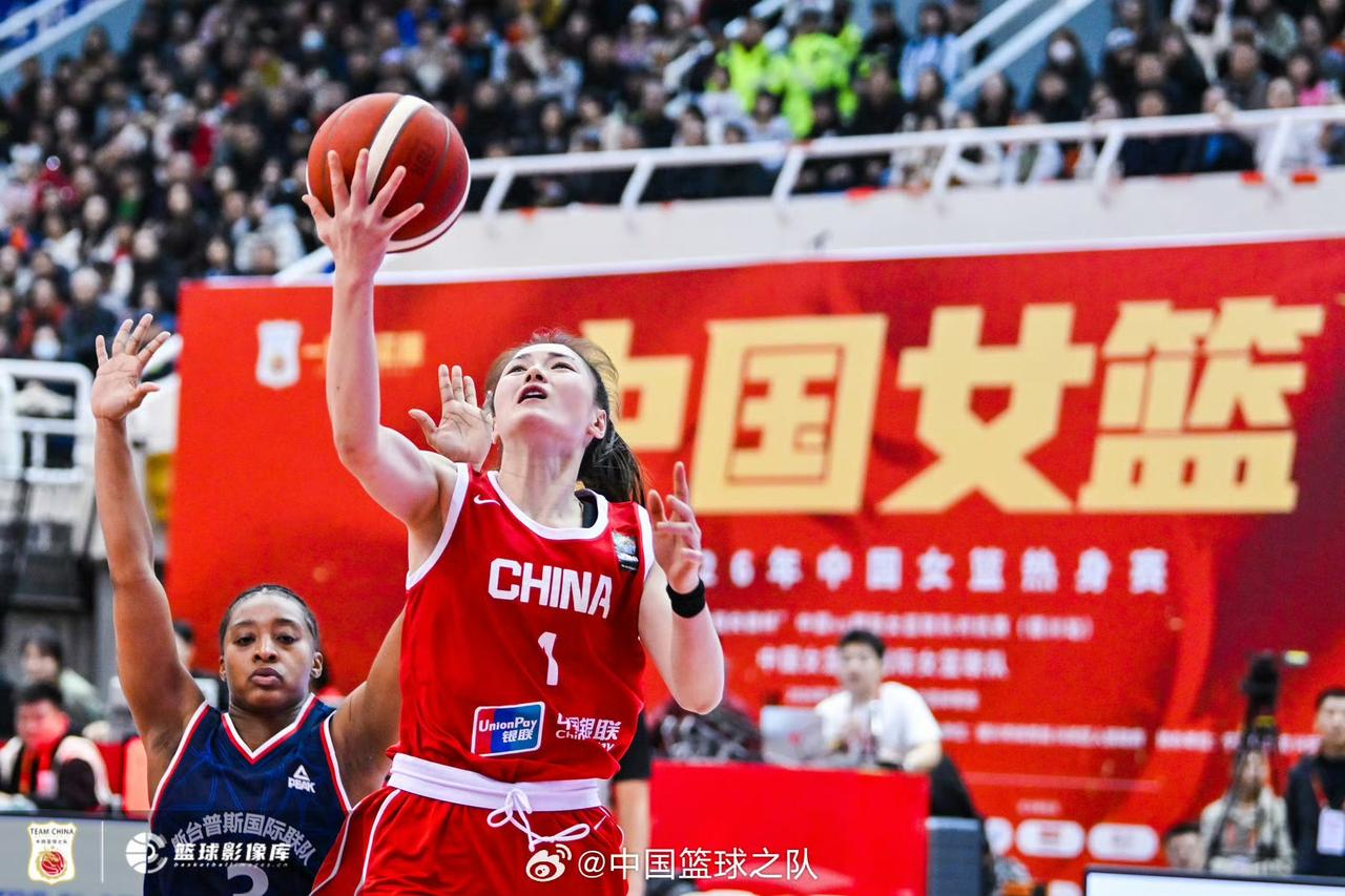 张曼曼终于成为国家队的正式一员江苏女篮张曼曼，这个球员备受关注，在关注女篮的