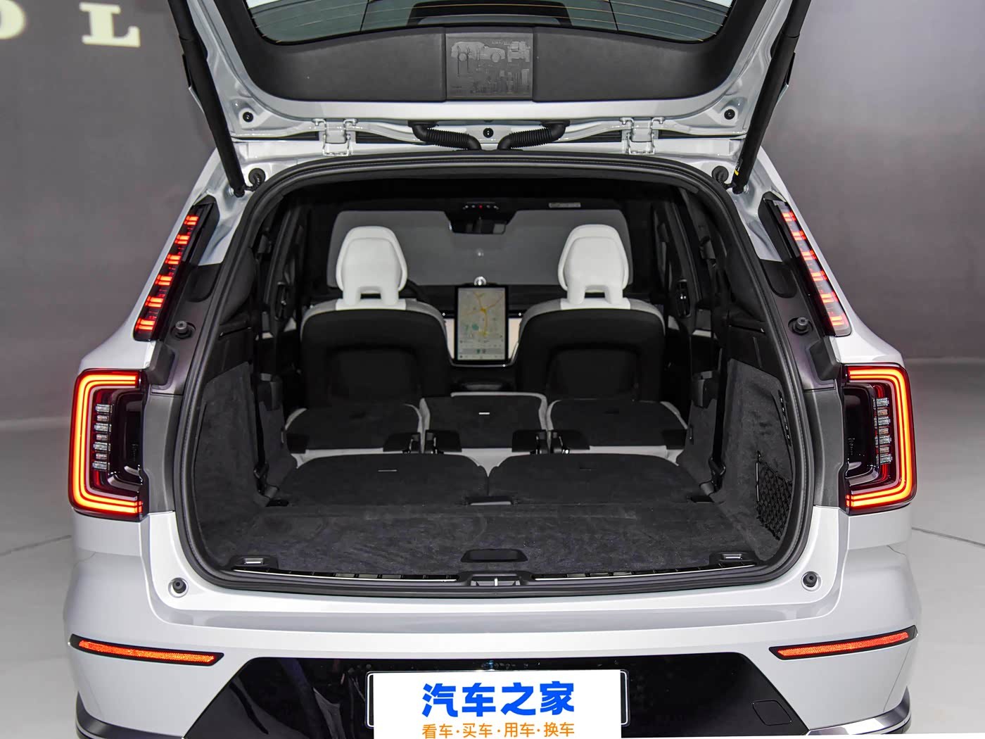 新车沃尔沃EX90，这车其实设计层面挺棒的，外观简约大气，而且一看就是沃尔沃，