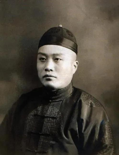 王伯恭去见翁同龢，跟他说日本不好打，李鸿章的淮军打不过，凶多吉少。翁同龢听完