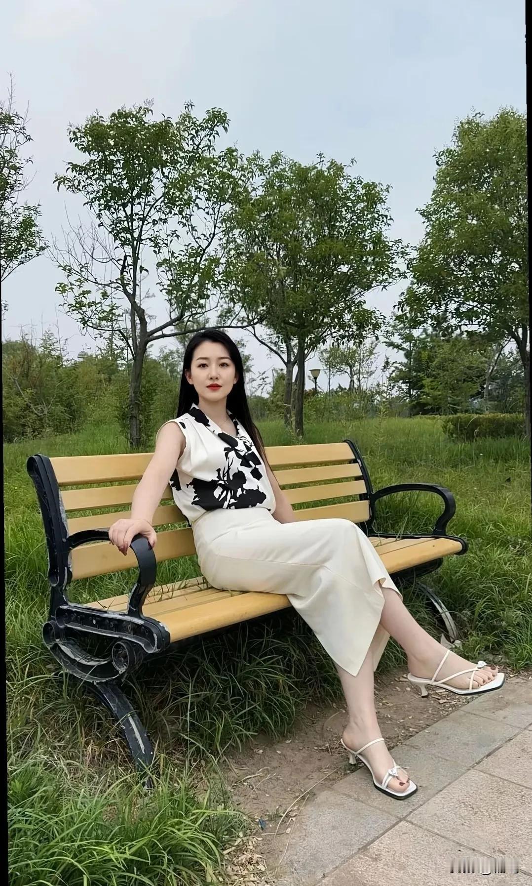 有哪些令人眼前一亮的裙装穿搭仙气飘飘有哪个女生会不喜欢呢？