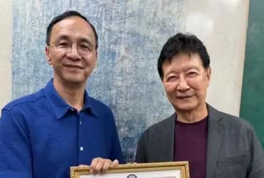 赵少康到底在玩什么？要选国民党党主席赵少康还有机会吗？显然，朱立伦给赵少康与
