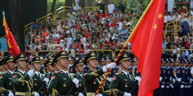 越南：一边抱美国大腿，一边请解放军阅兵---