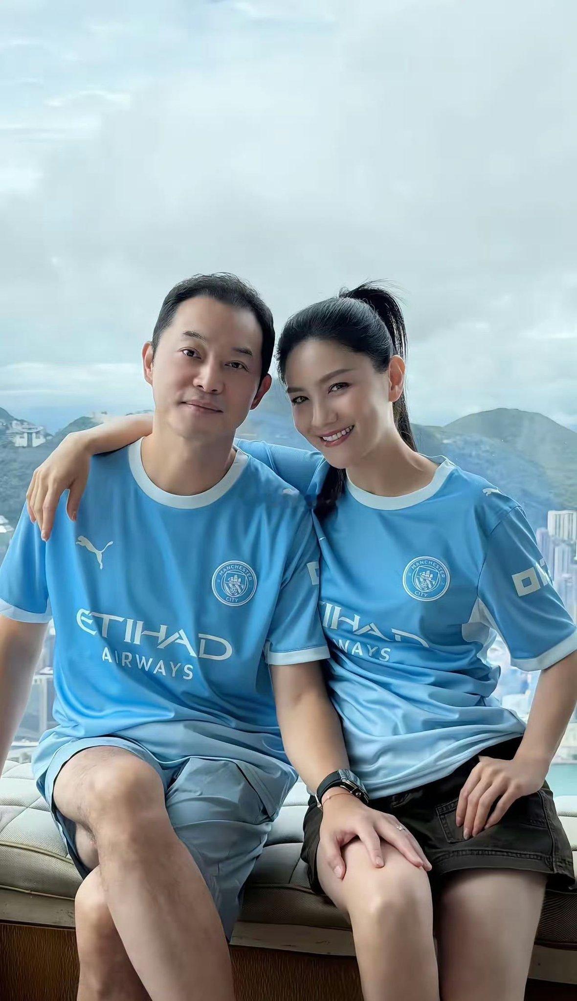 这两口子感觉越活越年轻了，简直就是夫妻楷模，有人认识他们吗？
