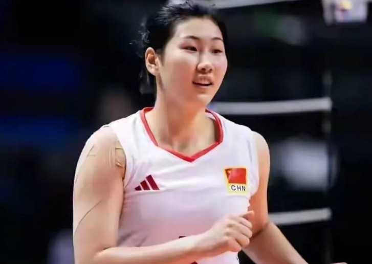 【天津女排输山东，不冤】天津女排让山东女排李晨萱独得30分，说明天津教练对李晨