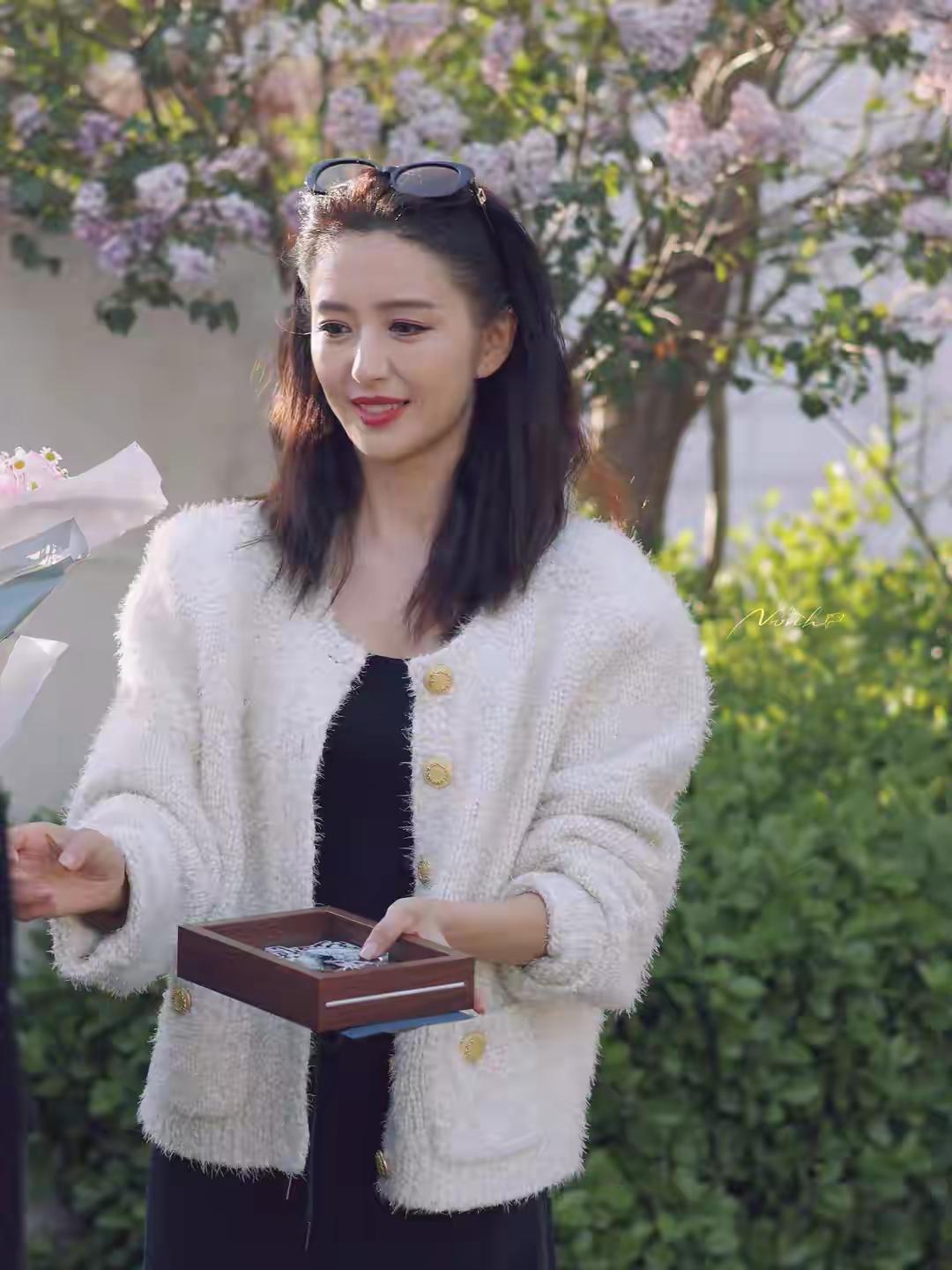 陈思成看看你前媳妇美成啥样了眼睛酸不酸偷偷看一会儿就行了别看久了容易