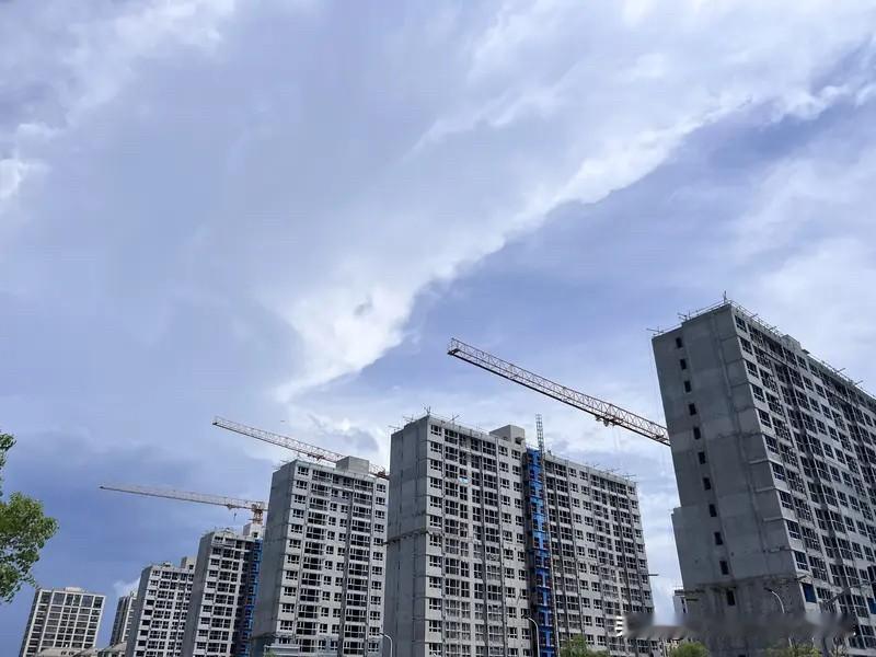 A股要慢牛不要疯牛楼市和股市一样。都是希望楼市能稳住，不要大涨大跌。但是稳