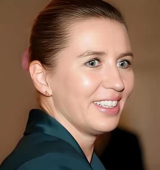 格陵兰岛迎来了新春，特朗普傻眼了，格陵兰岛难拿了！ 谁能想到，在美丹华盛顿会