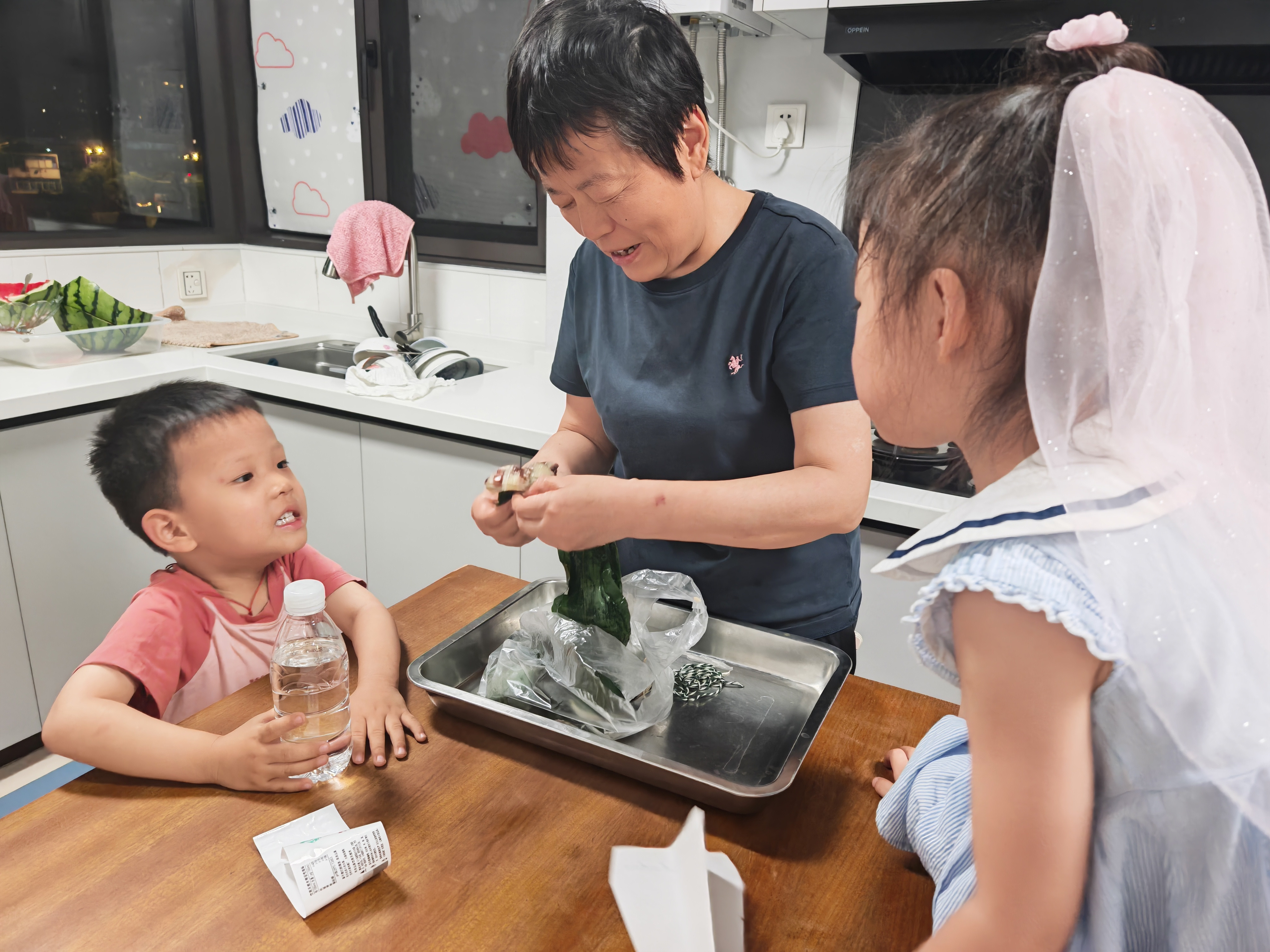 我妈也享受一下有外孙跟外孙女的快乐哈哈哈哈