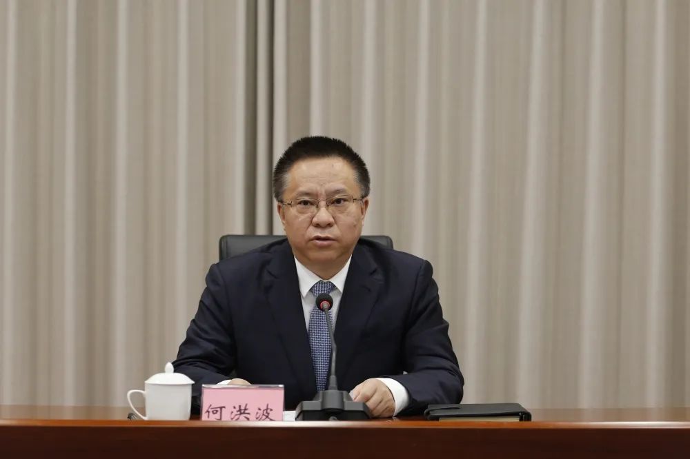 调任3个月, 四川省住房和城乡建设厅副厅长何洪波被查