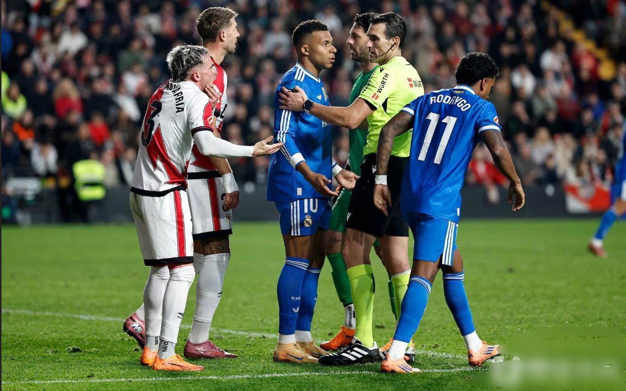 足球11月10日讯在本轮西甲客场0比0战平巴列卡诺的比赛后，皇马电视台对当值