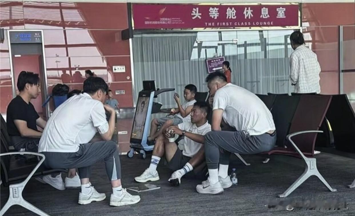 斯卢茨基没随申花回上海直接飞回俄罗斯，教练组却已在备战海牛，他是真走了还是另有安