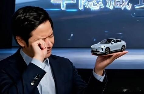 雷总绷不住了，要偷偷抹眼泪哭了😭😭SU7的一把火🔥烧没了近800亿市值