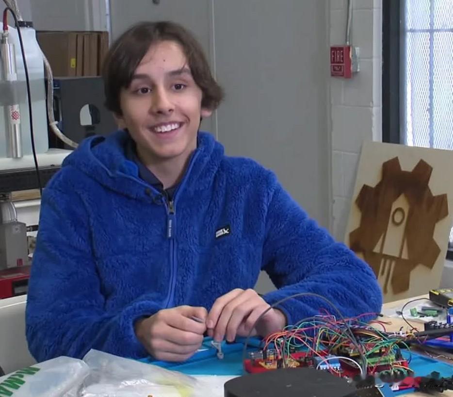 德州神童自制“核聚变装置”成功产生中子挑战世界纪录！据外媒报道，当同龄少