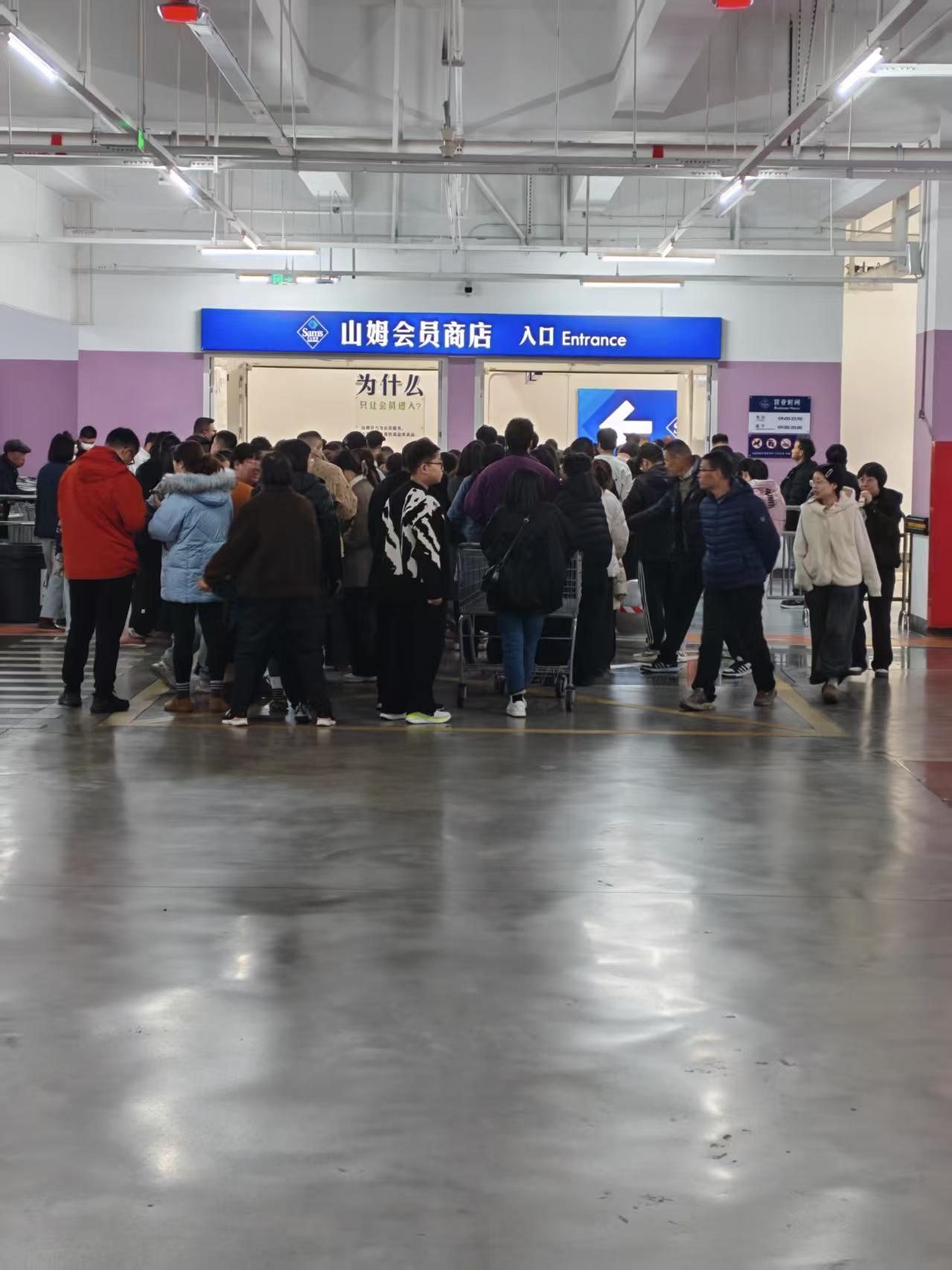 山姆超市被约谈了，严选不严正在消磨会员的信任。山姆最大的问题根源，就是新来的
