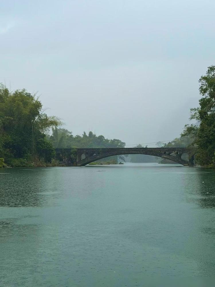 帮老公刷信用卡套现，我总会有羞耻感。老公几年前问他最好的同学借钱周转，同学当时没