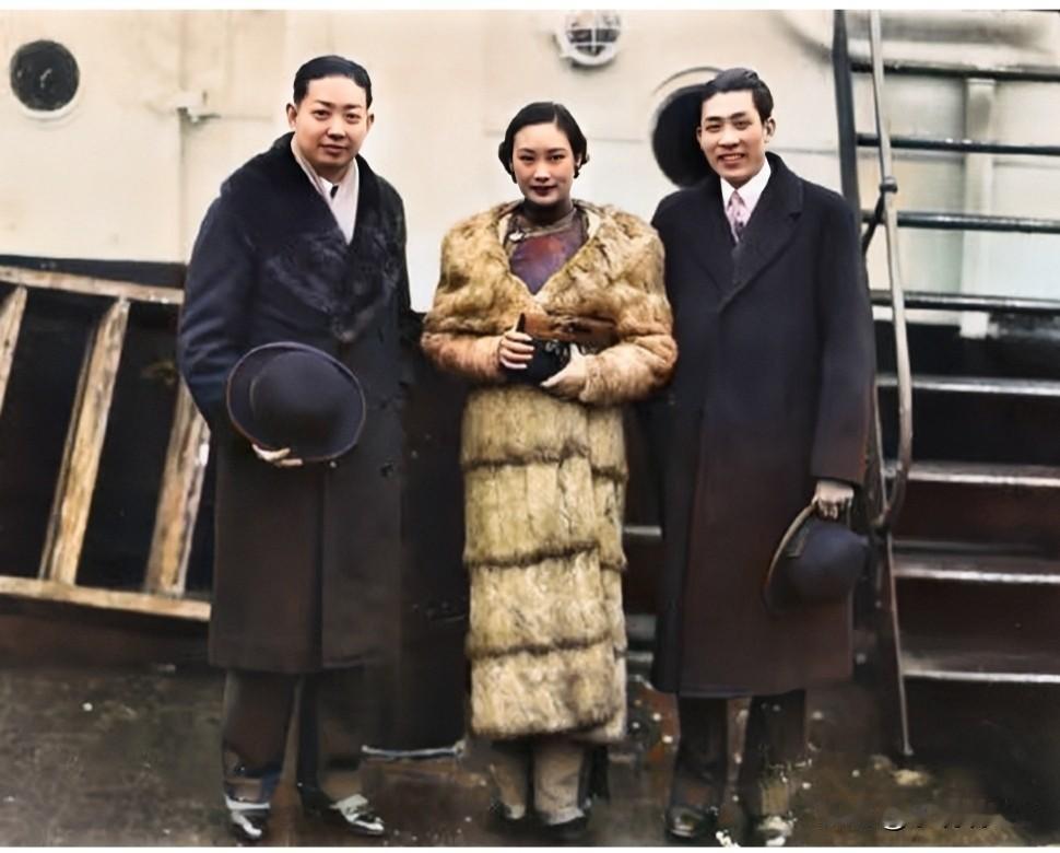 1935年，民国第一美女胡蝶与美男子梅兰芳及时任上海市长的吴铁城在一同前往苏联邮
