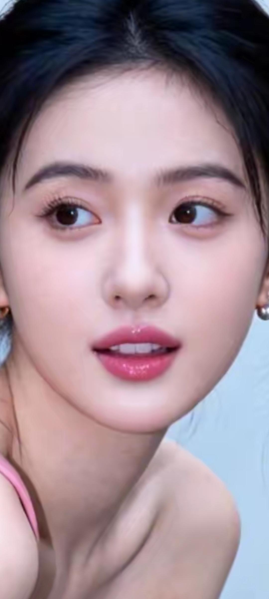 甜美少女风，粉色唇妆，温柔眼神，清新自然