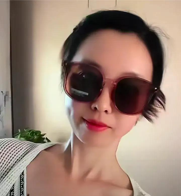 田静说：有些人太过分了，你们离了我们就活不了吗？天天说我们！平台上直播，我管