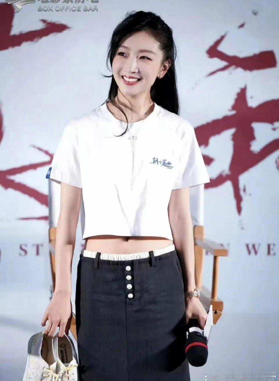 33岁的周冬雨模样长开了，颜值飙升，越来越漂亮啦！气质也愈发出众，魅力挡都挡不住