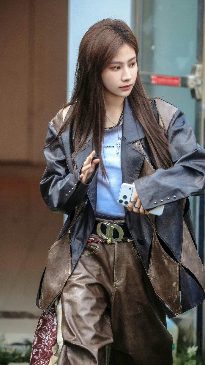 卖萌直播间反正我是拒绝不了这样的卖萌现场，这样的可爱的女孩子的表现也是相当的圈粉