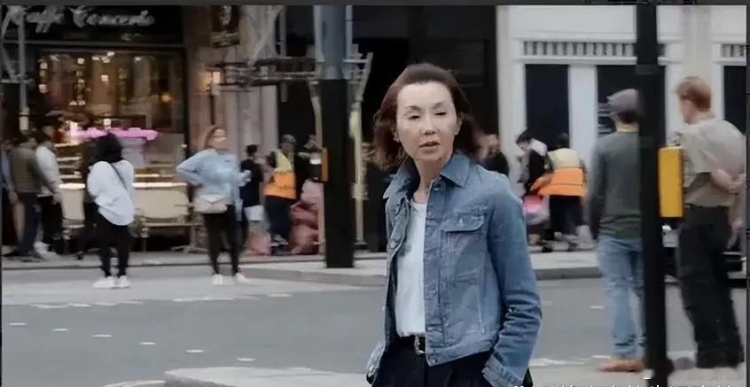 张曼玉肉眼可见地老了，在国外过着普通人的生活。​​​